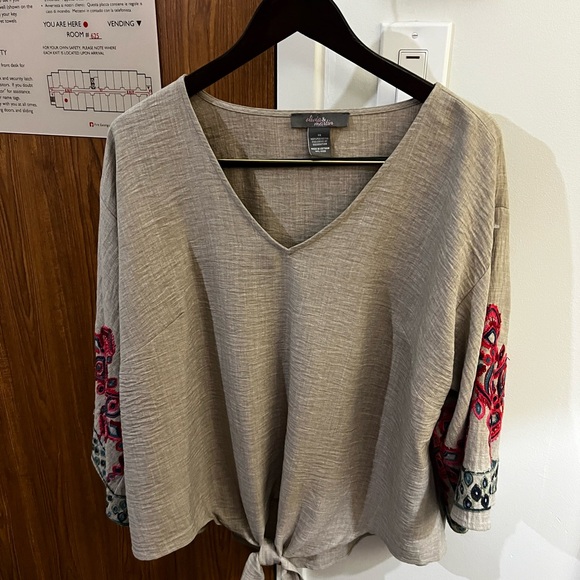 Olivia & Martin Blouse Top 1X Tan Embroidered bell Sleeve bohemian Hippie - Picture 6 of 10